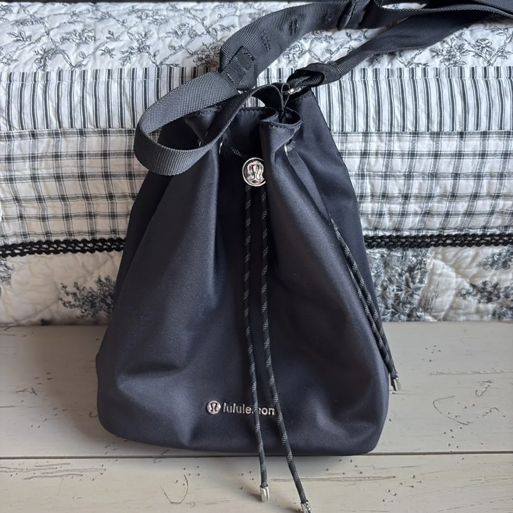 Lululemon crossbody bag. - Picture 2 of 6